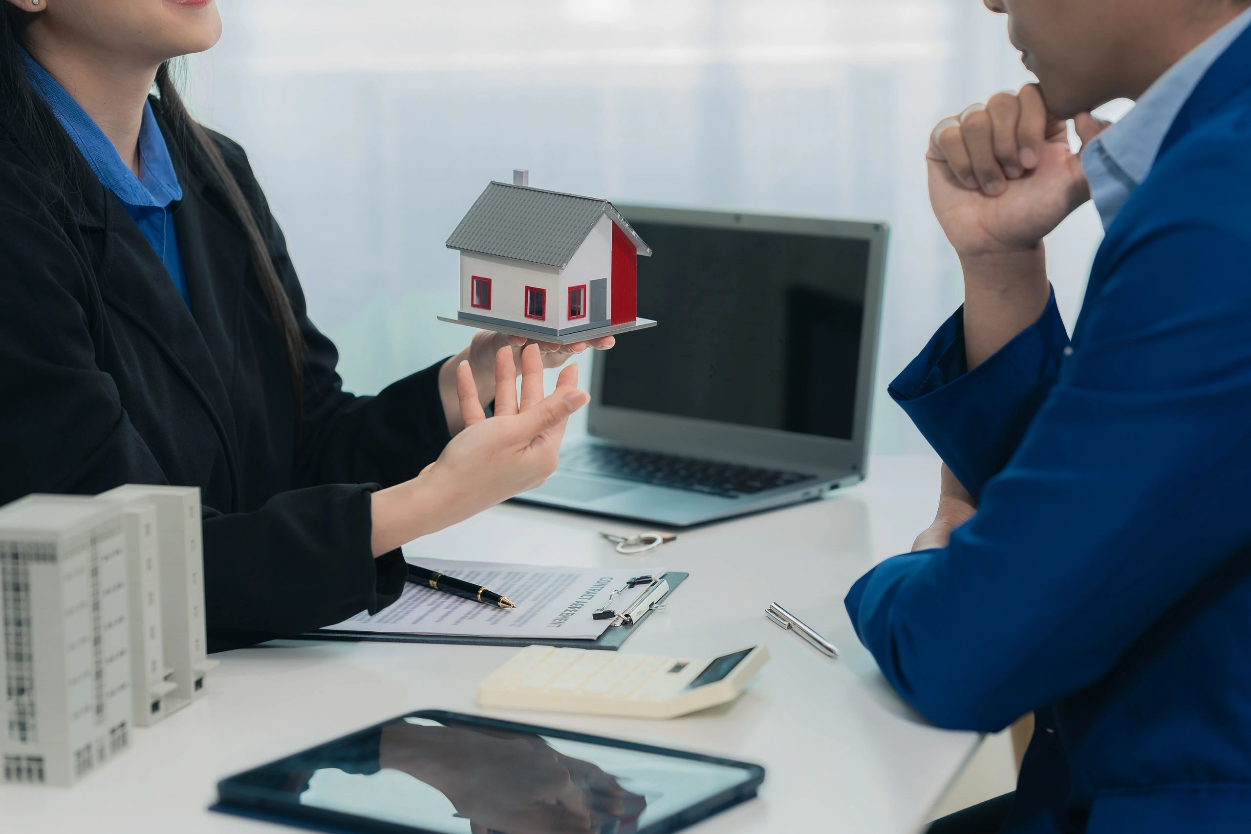 Americasloan Mortgage team collaborating in office